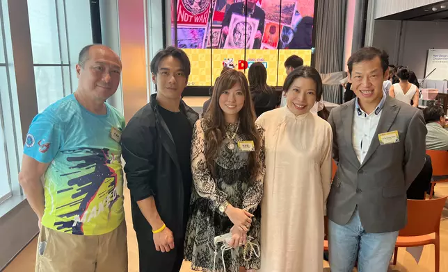 藝人龐景峰（左二）亦有現身支持DCon HK啟動禮，他透露即將與癌症基金會有一個大型合作，並表示對DCon HK充滿期待。