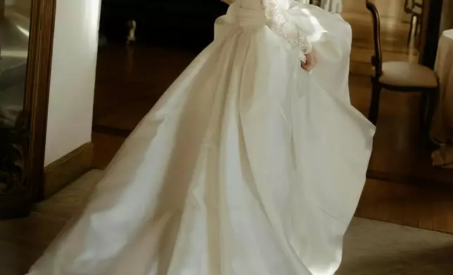 翁靜晶與劉家良長女劉萬儀（Jeanne）宣布婚訊。