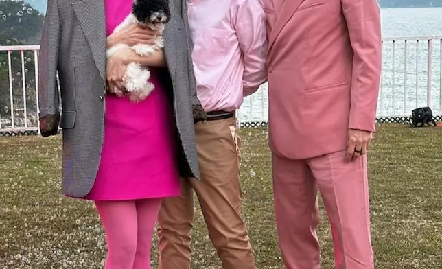 李嘉欣一家三口。