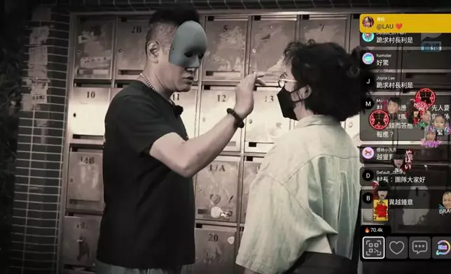 悟能師傅為攝製隊畫符辟邪。