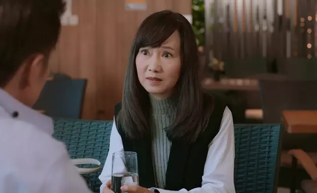 對於輝仔主持又得、演戲又得，網民大感驚喜。