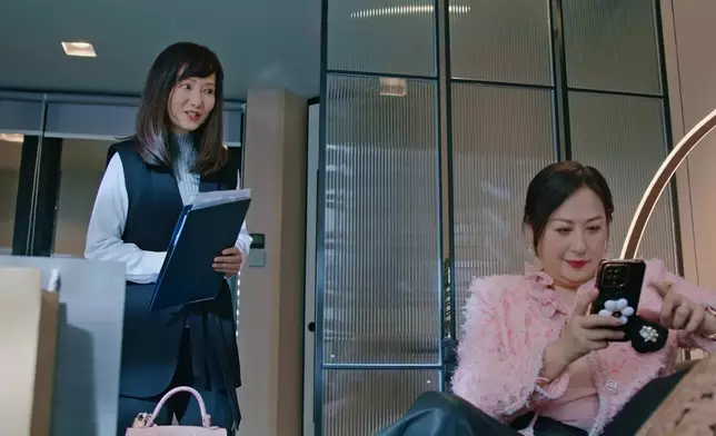 對於輝仔主持又得、演戲又得，網民大感驚喜。