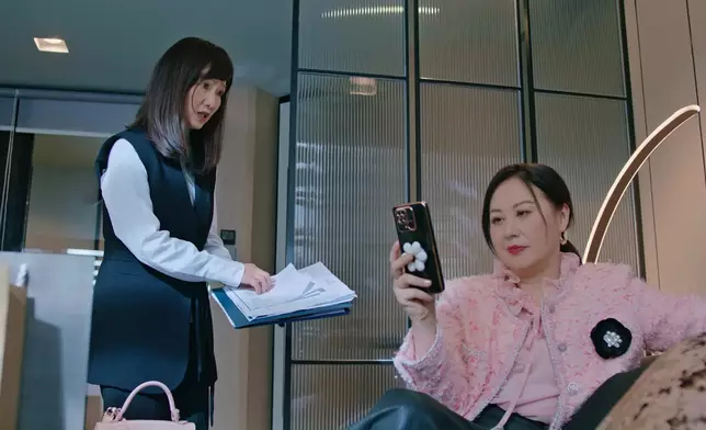 對於輝仔主持又得、演戲又得，網民大感驚喜。