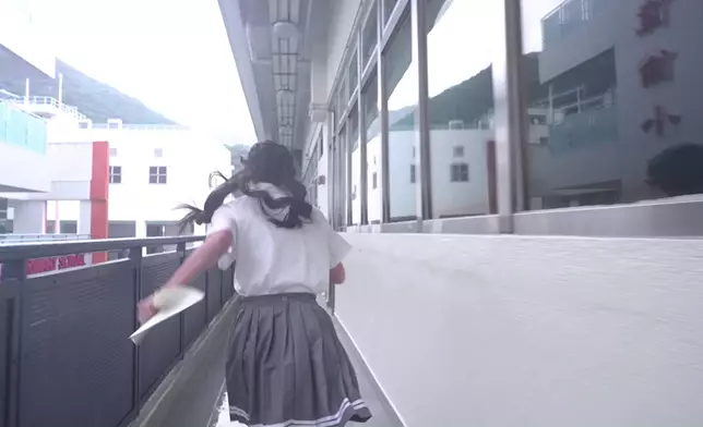 真係跑得好快。