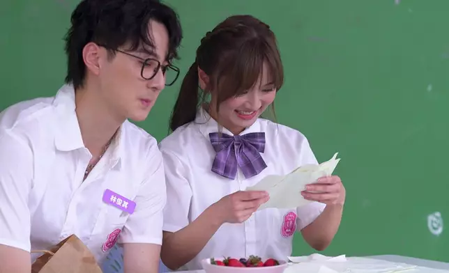 兩個嘅表情都係好可愛。