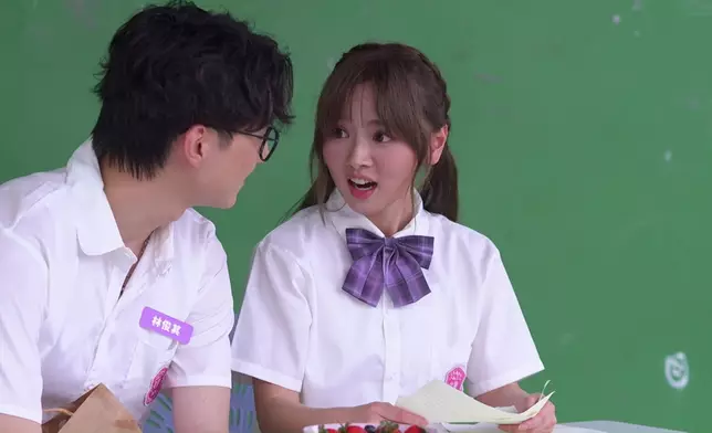 兩個嘅表情都係好可愛。