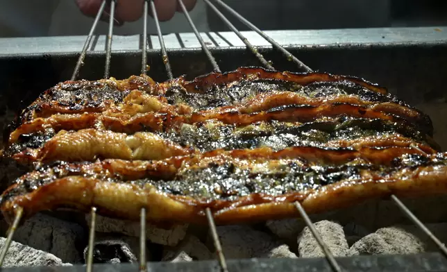 鰻魚堅持關西流派直火烤製。