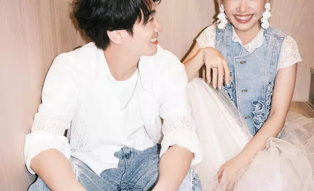 Lulu晒出一系列與陳漢典放閃照。