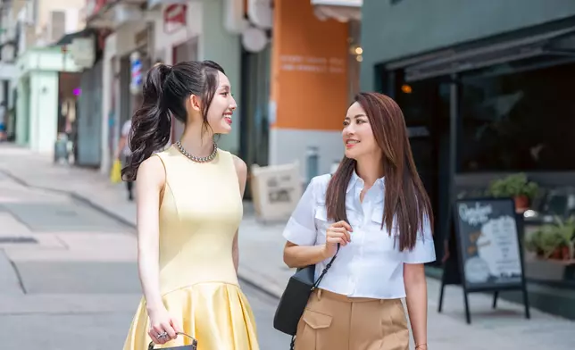 海兒擔任主持為樓盤拍「Mid-Leveller Citywalk」宣傳短片，並聯同四位不同界別的「MVP」代表，包括金牌經理人Mani。