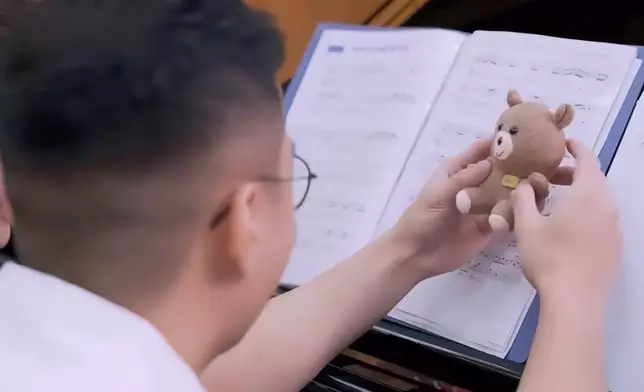 Matt「暖男三寶」：錄音熊仔紀錄Precious Moment。