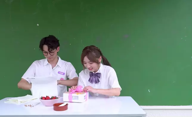 一聽到Yuki畀自己整嘅蛋糕十分滿分，Kris開心到癲咗。