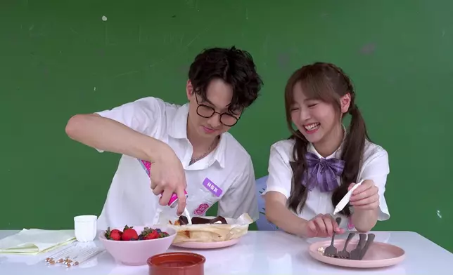 一聽到Yuki畀自己整嘅蛋糕十分滿分，Kris開心到癲咗。