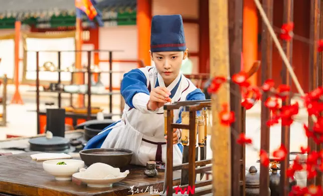 允兒在劇中的料理場面大部分親自出鏡。 tvN官方FB圖片