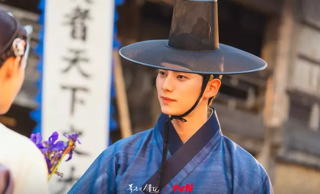 允兒大讚李彩玟。 tvN官方FB圖片