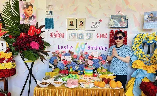 陳淑芬到寶福山向「哥哥」送上祝福。