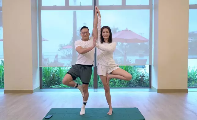 挑戰高難度雙人瑜伽