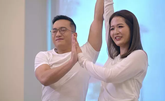 挑戰高難度雙人瑜伽