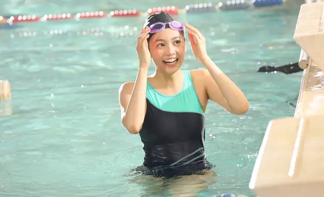 郭柏妍泳衣Look真係好青春好有活力。