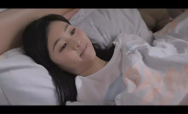 佢完全做到嗰種惹人憐愛嘅虛弱。