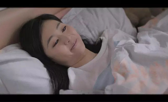 佢完全做到嗰種惹人憐愛嘅虛弱。