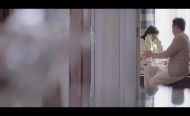 佢完全做到嗰種惹人憐愛嘅虛弱。