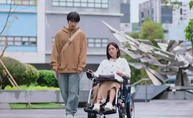 有人話游游同馮皓揚幾襯，確係幾新鮮嘅組合。