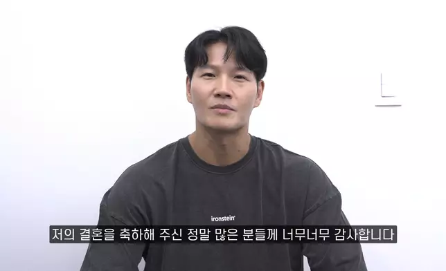 金鍾國在個人YouTube頻道上傳影片解釋低調辦婚禮的原因。影片截圖