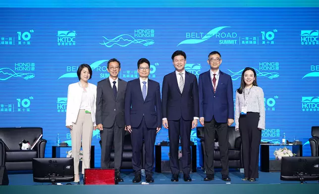 香港律師會今年首度與香港貿易發展局合作，參與由政府與香港貿易發展局聯合主辦的第十屆「一帶一路高峰論壇」。