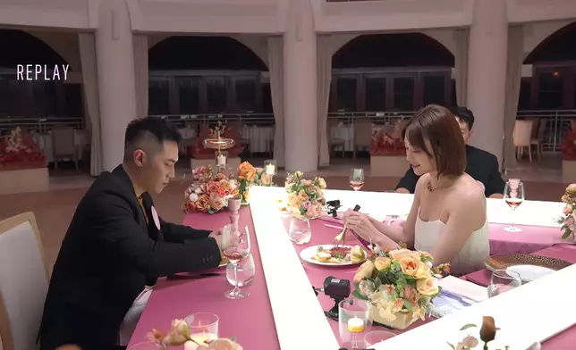 牛肉他他，成為咗Carman同細John嘅定情食物。