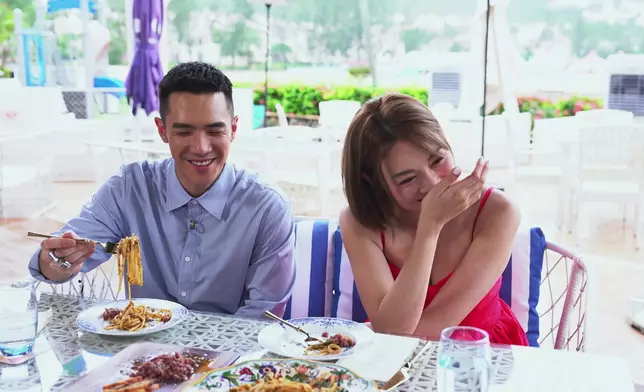 Carman原本想向細John剖白，可惜一嚟就想喊，搞到佢要擰轉背。