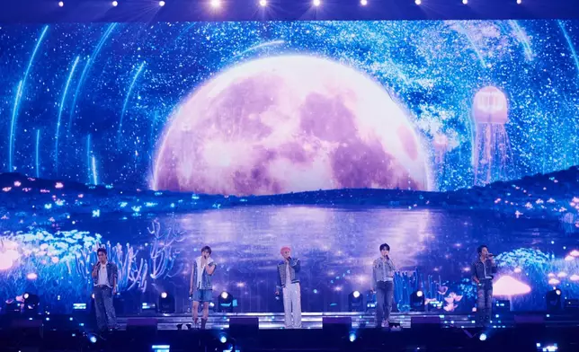 Energy演唱會獻唱多首動人情歌，全場回憶殺感動合唱。