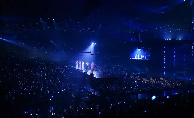 Energy橫空飛越舞台與四面八方觀眾最近距離。