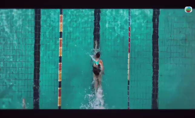 Rosita大晒水中英姿。