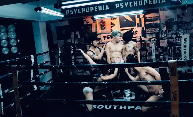 MV大曬6嚿腹肌載歌載舞！