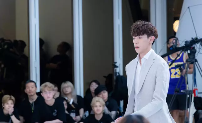 林焌堯向李芷晴：「就算天氣唔好，睇唔到星星，我都會變做一粒星星，永遠喺你旁邊陪伴住你、照亮住你。」