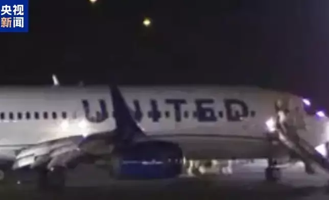美國聯合航空一班客機在日本關西國際機場緊急降落。央視新聞截圖