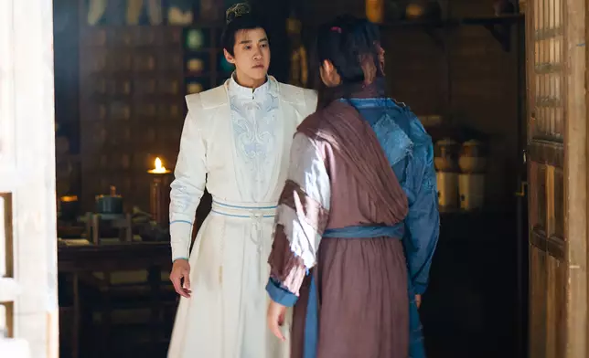 何潤東（飾 段智興）