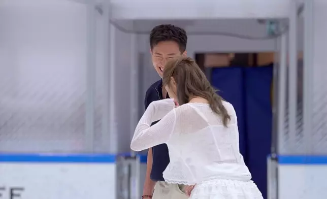 GM為咗保護Sophie免跌倒、一嘢拖住佢，氹到Sophie好開心。