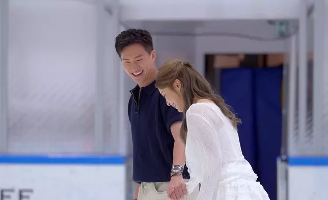 GM為咗保護Sophie免跌倒、一嘢拖住佢，氹到Sophie好開心。