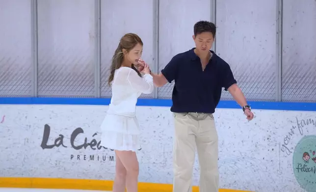 因為GM要傍住Sophie，所以二人難免有唔少親密接觸，好甜咯！