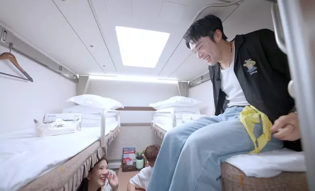 三位出發鐵路遊！