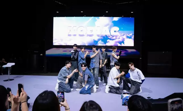 XODIAC現場帶來跳唱演出。