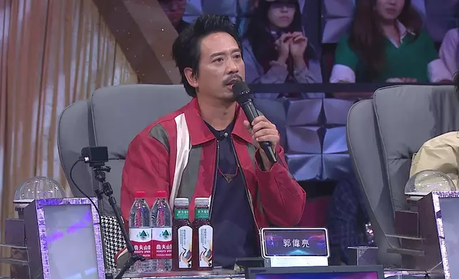 評審Eric Kwok讚：我覺得之前同佢講過嗰樣嘢，有少少進步咗開始學識穿過埲牆，reach out to audience。