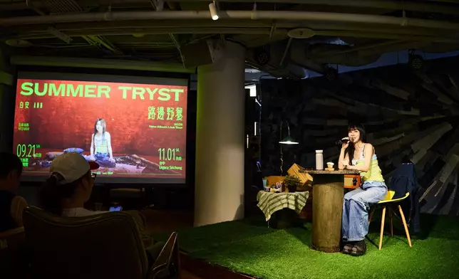 白安舉行新專輯聽歌會，與歌迷依依分享十首歌曲創作背景與故事。