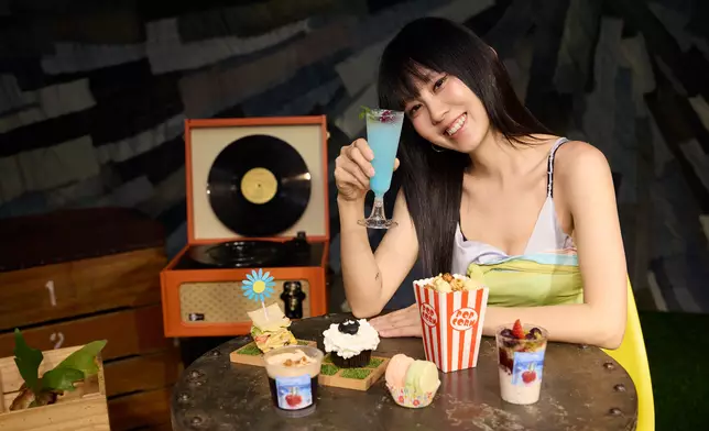 白安貼心準備與新專輯歌曲相關的點心，與歌迷一起「野餐」共度週末午後。