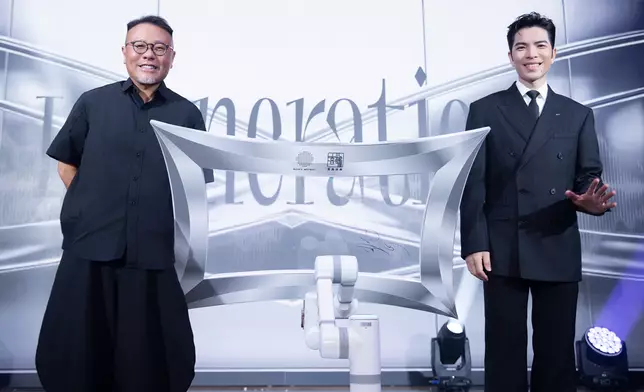 索尼音樂大中華區CEO陳國威(左)領軍，集結中港台三地資源，展現索尼音樂對蕭敬騰(右)的高度重視（Sony Music提供）