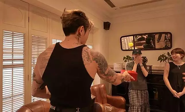 送禮時講得好直接：「我覺得送3隻錶出去係開心過買畀自己。」