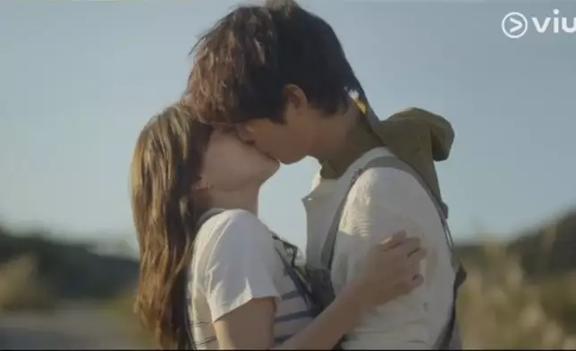 鮮于海和成濟妍的情感互動被網民笑稱是「純愛戰士」。Viu提供圖片