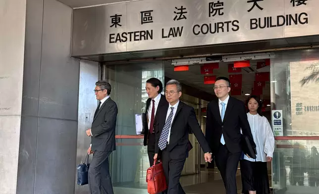 辯方律師團隊。巴士的報記者攝