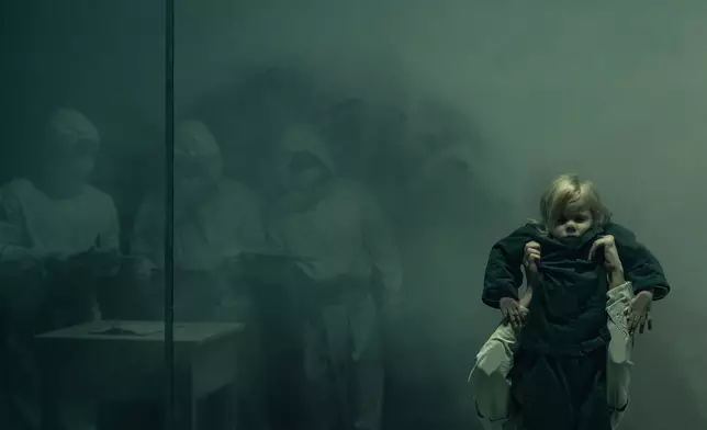 侵華日軍第731部隊在哈爾濱平房區以「給水防疫」為名，秘密進行慘無人道的細菌戰研究，大肆抓捕平民進行活體實驗。